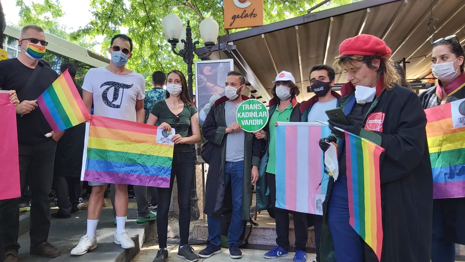 avukatlarin-direnisinde-odtu-onur-yuruyusu-ne-destek-eylemi-2 avukatlarin-direnisinde-odtu-onur-yuruyusu-ne-destek-eylemi-2