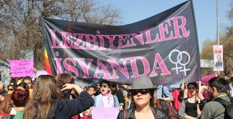 lezbiyenler-gelecegin-tarihini-birlikte-yaziyor-1 lezbiyenler-gelecegin-tarihini-birlikte-yaziyor-1