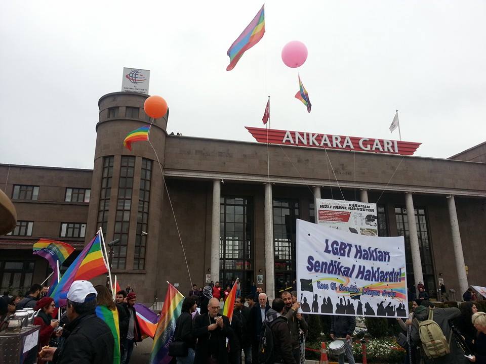 lgbti-iscilerin-kendileri-gibi-ugradiklari-ayrimciliklar-da-gorunmuyor-2 lgbti-iscilerin-kendileri-gibi-ugradiklari-ayrimciliklar-da-gorunmuyor-2